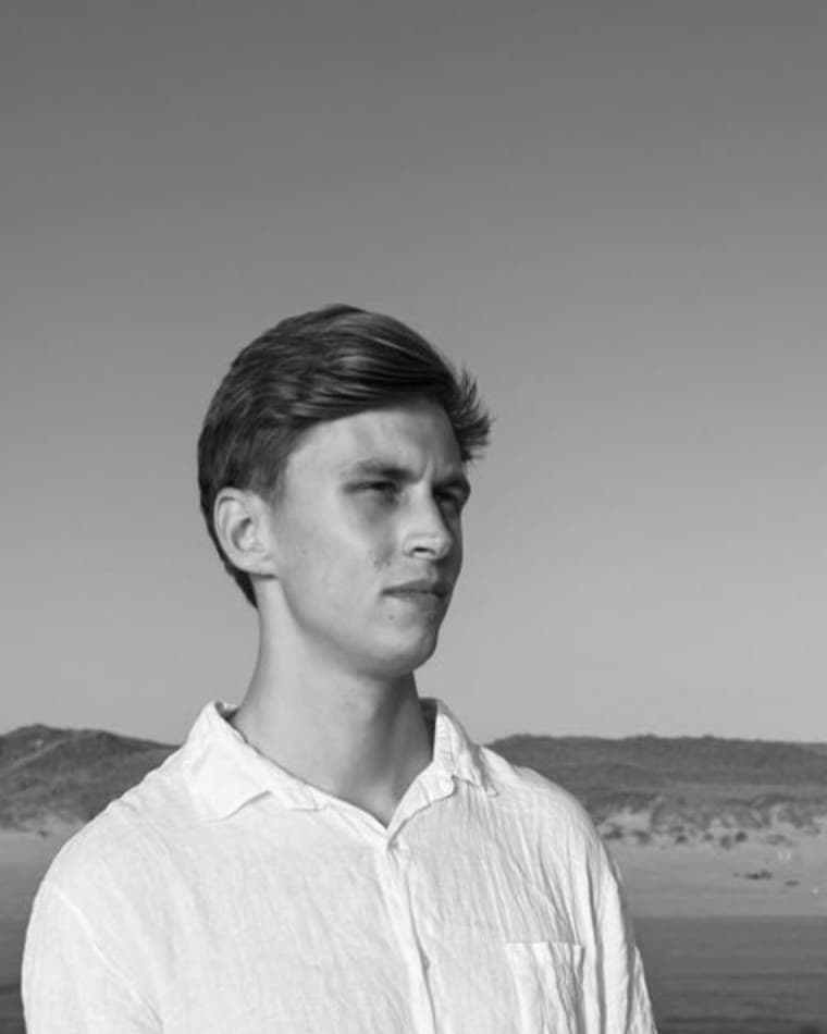 Mart Kingma aan de kust